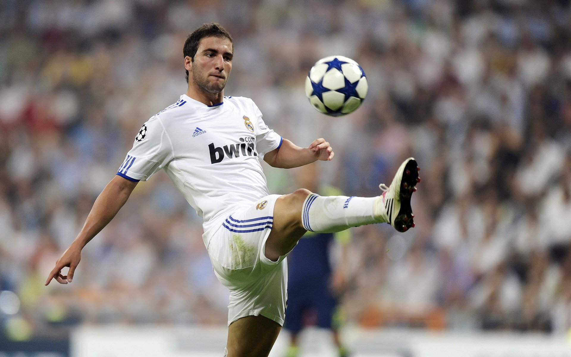 尤文图斯引入新中场，为争夺意甲冠军全力拼搏